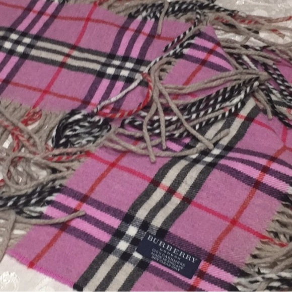 Pink plaid authentic Burberry scarf with fringe - Picture 6 of 6